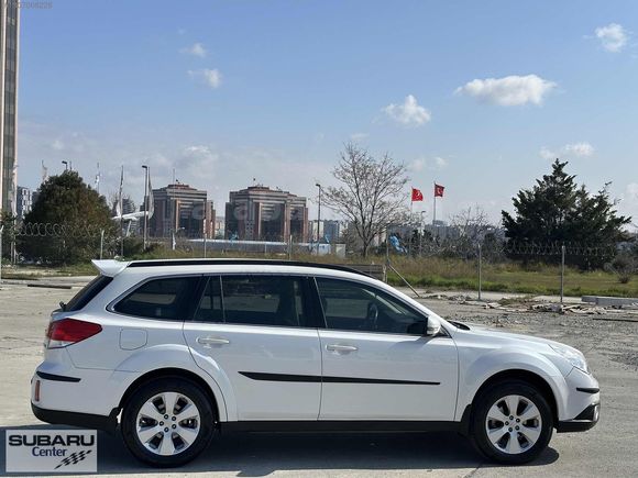 Subaru Center'dan 2010 Outback 2.5 CVT Yetkili Servis Bakımlı