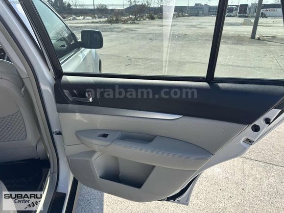 Subaru Center'dan 2010 Outback 2.5 CVT Yetkili Servis Bakımlı