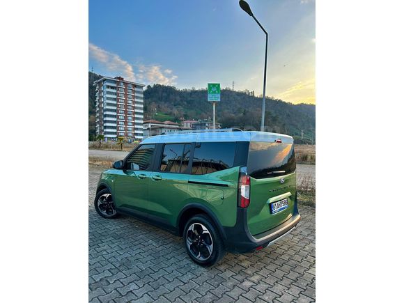 Sahibinden Ford Tourneo Courier 1.5 EcoBlue Active 2024 Model  24.000 km Yeşil (metalik)