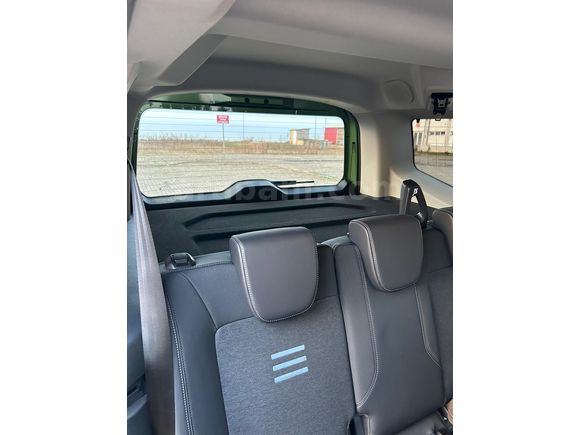 Sahibinden Ford Tourneo Courier 1.5 EcoBlue Active 2024 Model  24.000 km Yeşil (metalik)