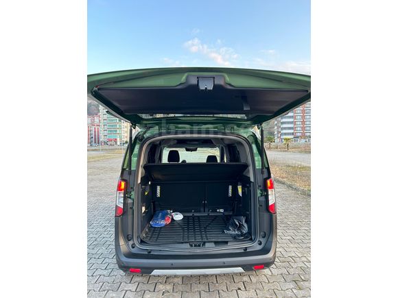 Sahibinden Ford Tourneo Courier 1.5 EcoBlue Active 2024 Model  24.000 km Yeşil (metalik)