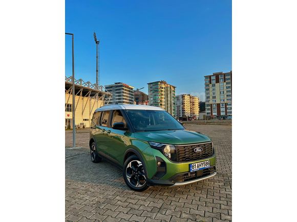 Sahibinden Ford Tourneo Courier 1.5 EcoBlue Active 2024 Model  24.000 km Yeşil (metalik)