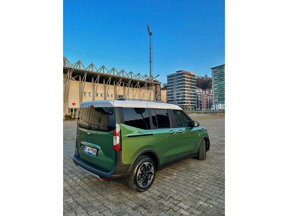 Sahibinden Ford Tourneo Courier 1.5 EcoBlue Active 2024 Model  24.000 km Yeşil (metalik)