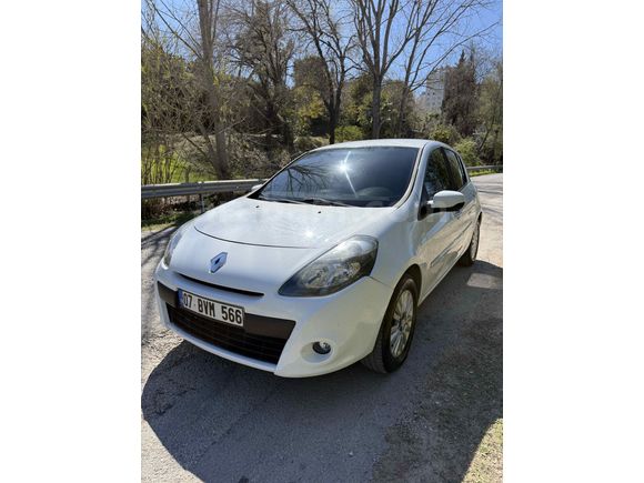 Otomatik Sahibinden Renault Clio 1.5 dCi Expression 2011 Model yeni sahibine  hayırlı olsun şimdiden