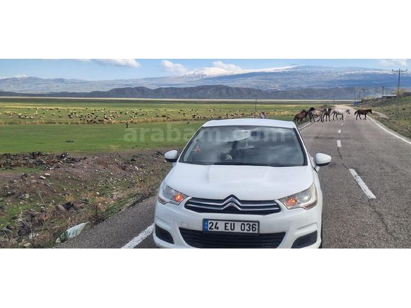 Sahibinden Citroen C4 1.4 VTi Attraction 2011 Model  206.000 km Beyaz