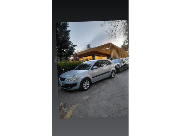 Sahibinden Kia Rio 1.5 CRDi EX Comfort 110 beygir seri bir araçtır Hyundai alt yapısı vardır araç en dolu modelidir lastikler yeni yedek ana2006 Model