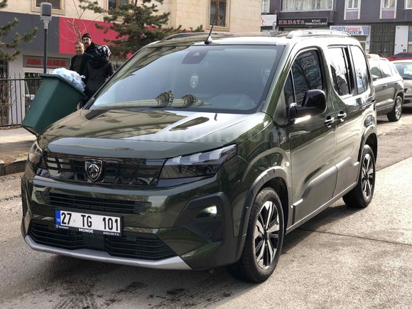 Sahibinden Peugeot Rifter 1.5 BlueHDI GT 2025 Model 