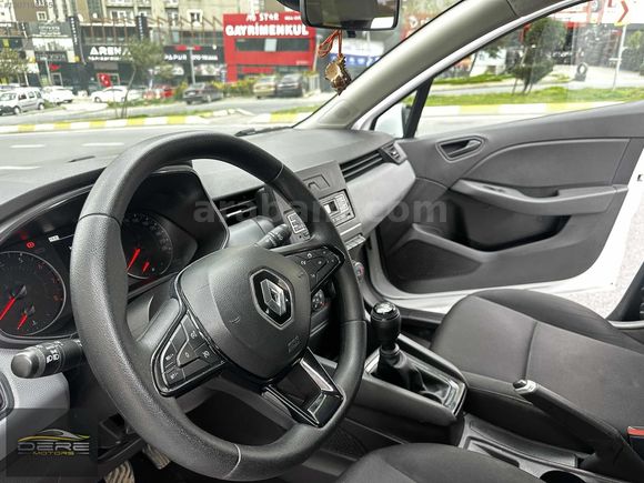 DERE MOTORS'DAN 2022 MODEL RENAULT CLIO 108,000 KM