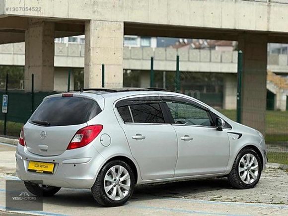 YEŞİLMOTORSDAN CAM TAVANLI OPEL CORSA