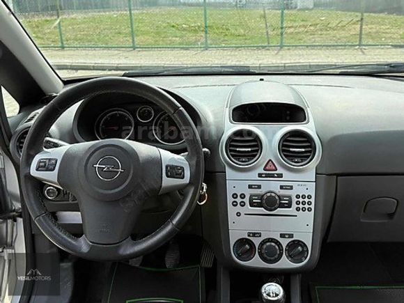 YEŞİLMOTORSDAN CAM TAVANLI OPEL CORSA