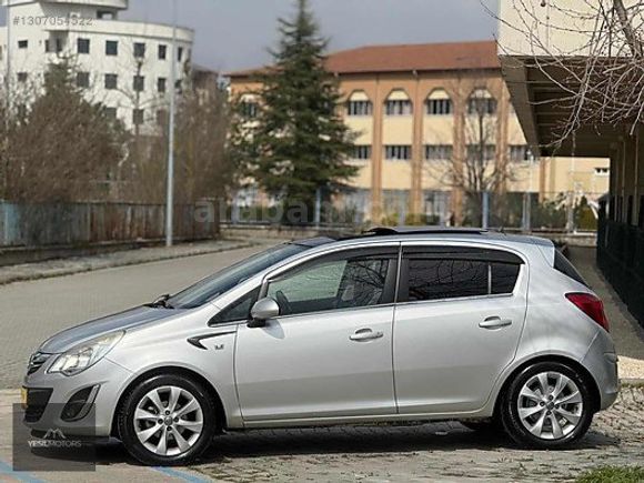 YEŞİLMOTORSDAN CAM TAVANLI OPEL CORSA