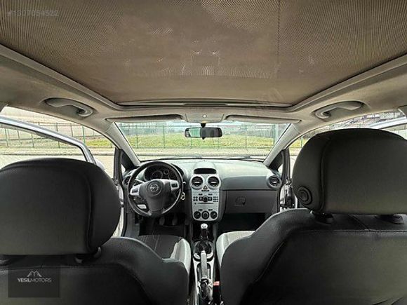 YEŞİLMOTORSDAN CAM TAVANLI OPEL CORSA