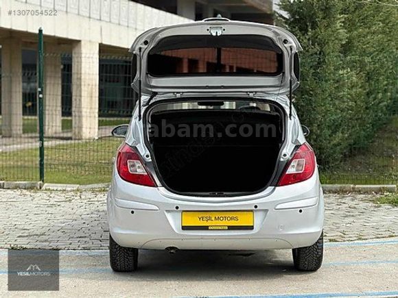 YEŞİLMOTORSDAN CAM TAVANLI OPEL CORSA