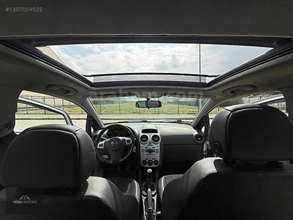 YEŞİLMOTORSDAN CAM TAVANLI OPEL CORSA
