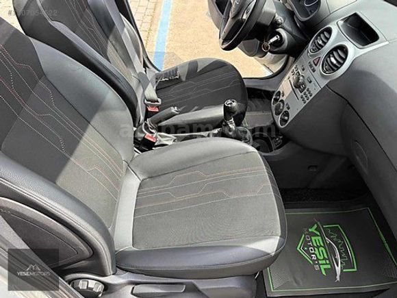 YEŞİLMOTORSDAN CAM TAVANLI OPEL CORSA