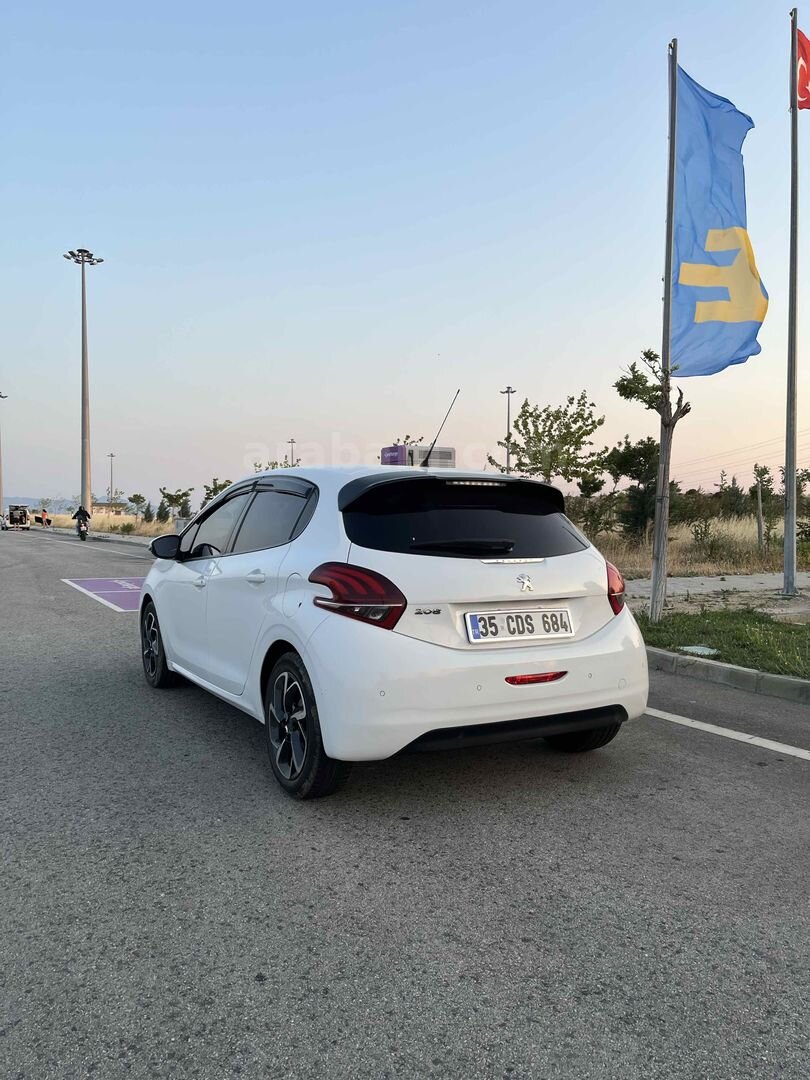 Sahibinden Peugeot 208 1.2 PureTech Access 2018 Model İzmir 67.000 km Beyaz 4