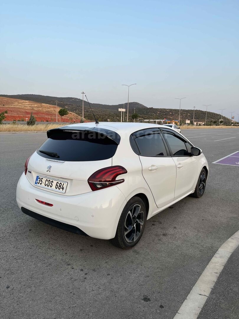 Sahibinden Peugeot 208 1.2 PureTech Access 2018 Model İzmir 67.000 km Beyaz 5