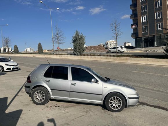 Acil memurdan  Volkswagen Golf 1.6 
