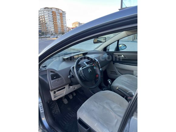 Cam Tavanlı Citroen C4 