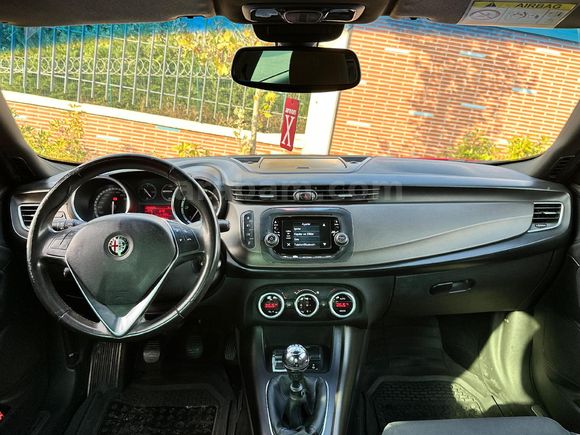 Sahibinden Makyajlı Alfa Romeo Giulietta Ağır Bakımları Yeni Yapıldı.Çok Temiz 1.6 JTD Distinctive 2015 Model İstanbul 192.100 km Kırmızı