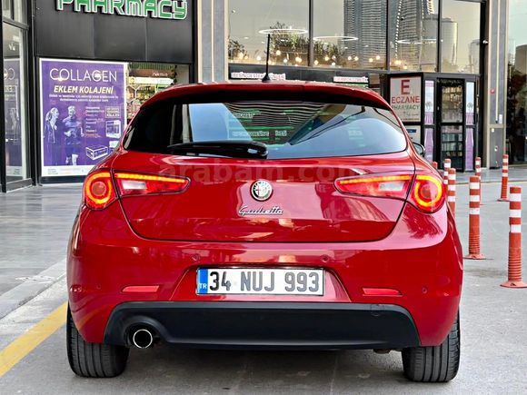Sahibinden Makyajlı Alfa Romeo Giulietta Ağır Bakımları Yeni Yapıldı.Çok Temiz 1.6 JTD Distinctive 2015 Model İstanbul 192.100 km Kırmızı