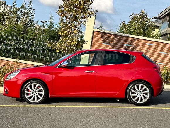 Sahibinden Makyajlı Alfa Romeo Giulietta Ağır Bakımları Yeni Yapıldı.Çok Temiz 1.6 JTD Distinctive 2015 Model İstanbul 192.100 km Kırmızı