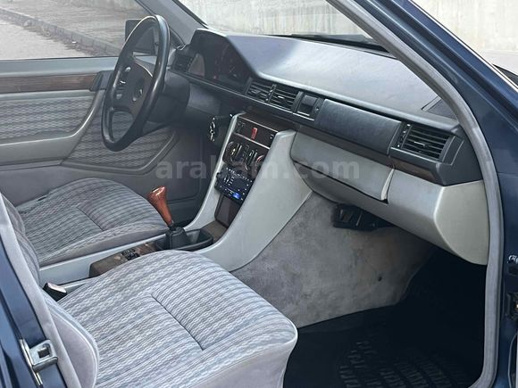 1990 Mercedes 230 E Yıldızları Üstünde Masrafsız Klimalı