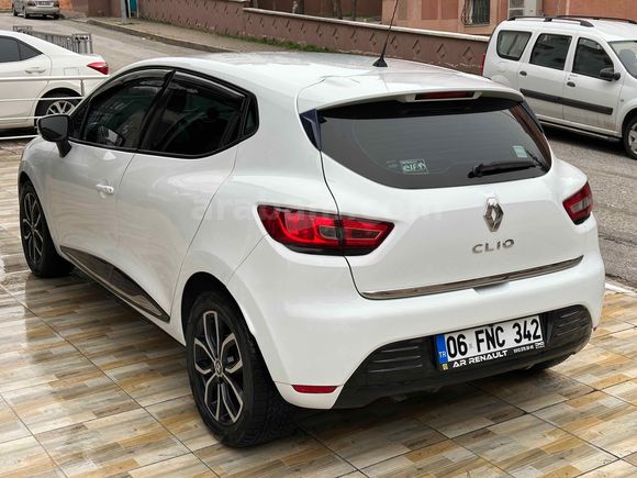 2017 MODEL MAKYAJLI DİZEL OTOMATİK 1.5 DCİ CLİO