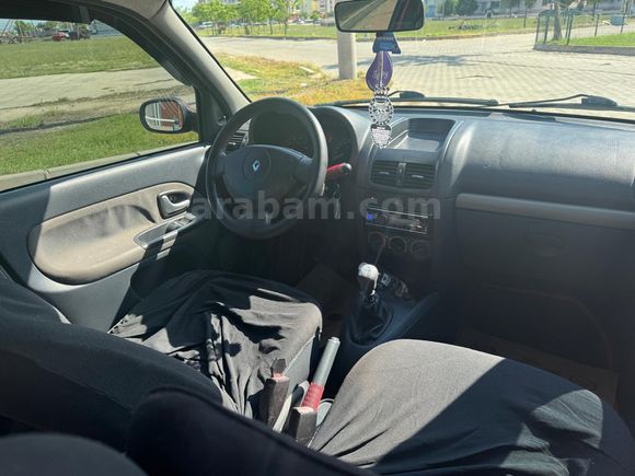 Sahibinden Renault Clio 1.2 Authentique 2004 Model  157.000 km Kırmızı