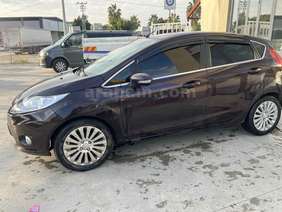 Sahibinden Ford Fiesta 1.4 TDCi Titanium X 2010 Model  270.000 km Bordo
