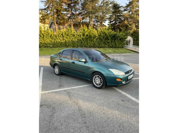 Acil satılık sıfır muayeneli Ford Focus 2.0 Ghia 2000 Model 