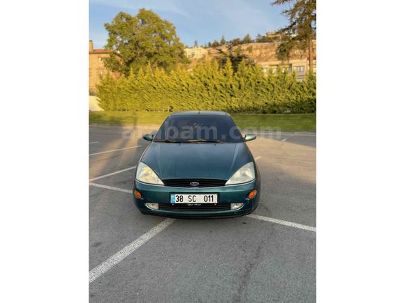 Acil satılık sıfır muayeneli Ford Focus 2.0 Ghia 2000 Model 