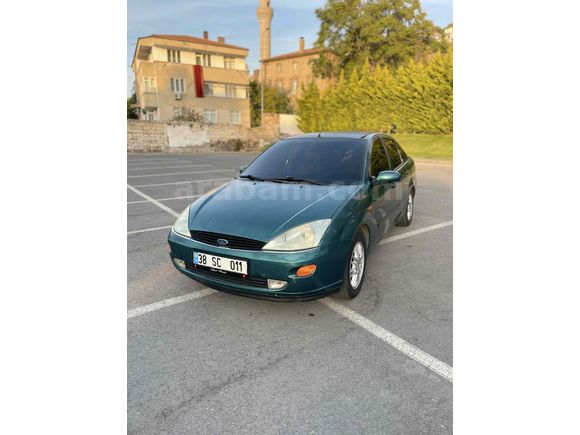 Acil satılık sıfır muayeneli Ford Focus 2.0 Ghia 2000 Model 