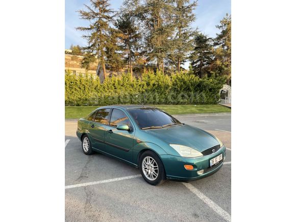 Acil satılık sıfır muayeneli Ford Focus 2.0 Ghia 2000 Model 