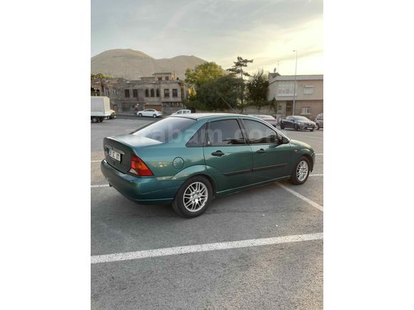 Acil satılık sıfır muayeneli Ford Focus 2.0 Ghia 2000 Model 
