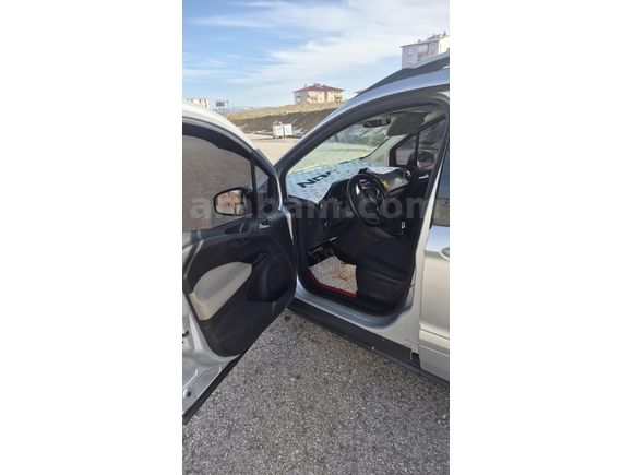 Sahibinden Ford Tourneo Courier 1.6 TDCi Titanium Plus 2014 Model