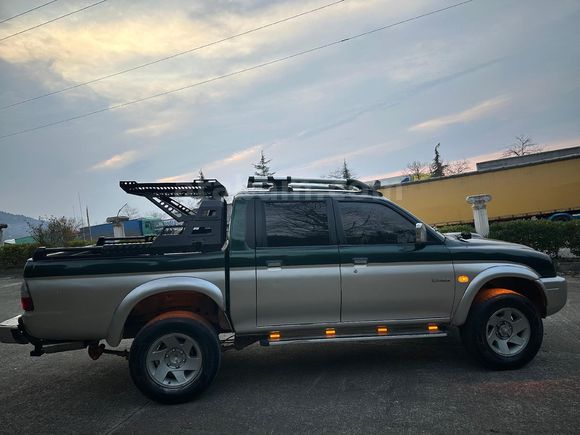 2004 MODEL MAGNUM 4X4