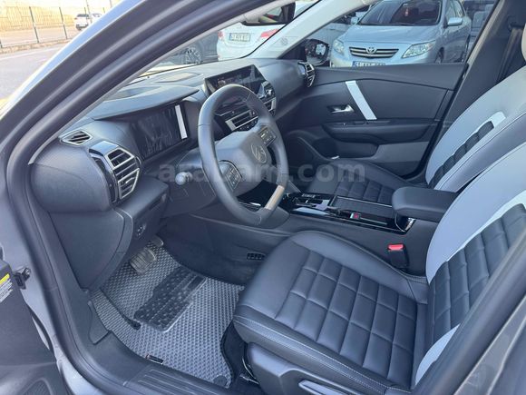 2025 Citroen C4 1.2 Max Hibrit