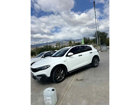 Öğretmenden Fiat Egea Cross Urban 2023 çıkışlı 