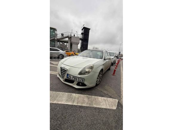 Sahibinden masrafsız Alfa Romeo Giulietta 1.6 JTD Distinctive 2011 Model   