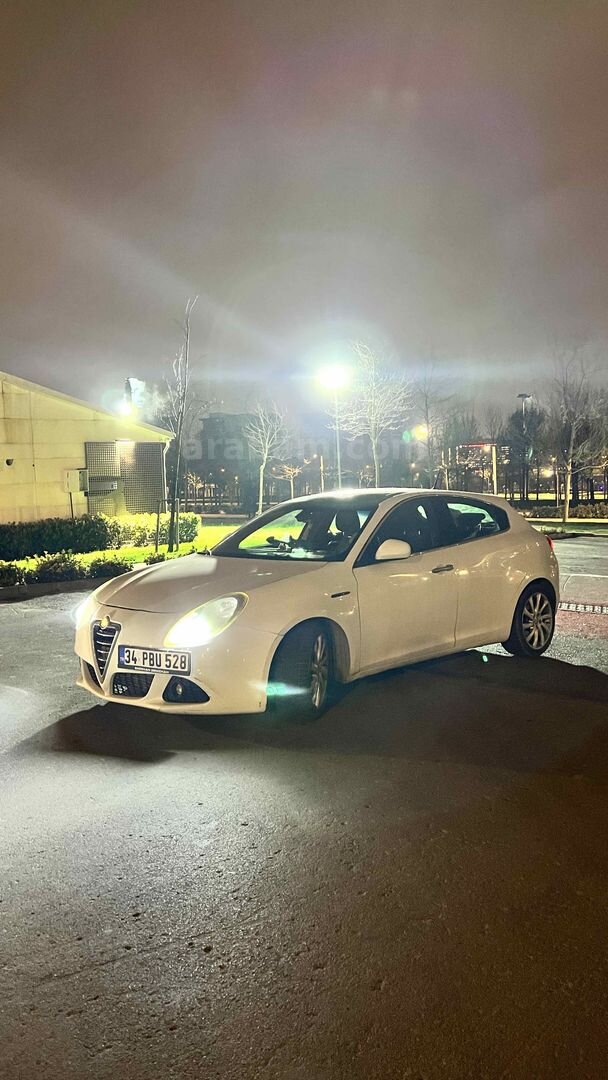 Sahibinden Alfa Romeo Giulietta 1.6 JTD Distinctive 2011 Model İstanbul 285.000 km Beyaz 4