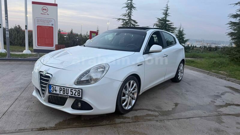 Sahibinden Alfa Romeo Giulietta 1.6 JTD Distinctive 2011 Model İstanbul 285.000 km Beyaz