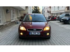 FORD FOCUS 2 / GHİA / TEMİZ / 1.6 BENZİN LPG EN TUTULANI