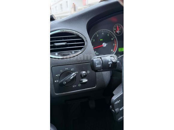 FORD FOCUS 2 / GHİA / TEMİZ / 1.6 BENZİN LPG EN TUTULANI