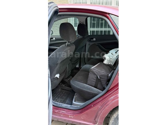 FORD FOCUS 2 / GHİA / TEMİZ / 1.6 BENZİN LPG EN TUTULANI