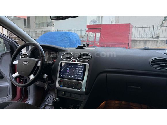 FORD FOCUS 2 / GHİA / TEMİZ / 1.6 BENZİN LPG EN TUTULANI