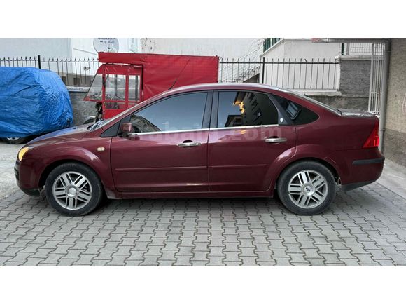 FORD FOCUS 2 / GHİA / TEMİZ / 1.6 BENZİN LPG EN TUTULANI