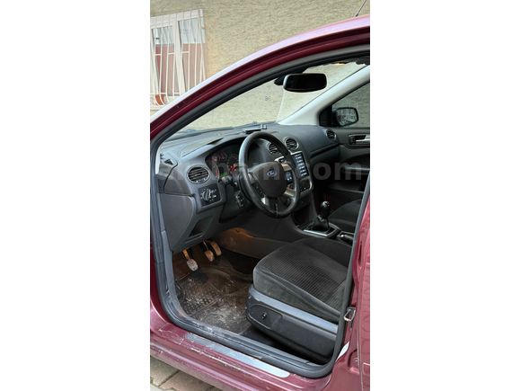 FORD FOCUS 2 / GHİA / TEMİZ / 1.6 BENZİN LPG EN TUTULANI