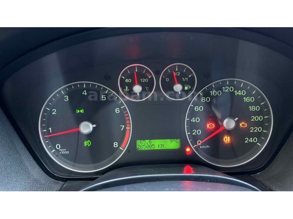 FORD FOCUS 2 / GHİA / TEMİZ / 1.6 BENZİN LPG EN TUTULANI