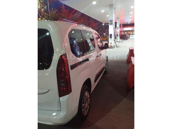 +. ORTA KONSOLLU Opel Combo 1.5 CDTI Essential 2025 Model